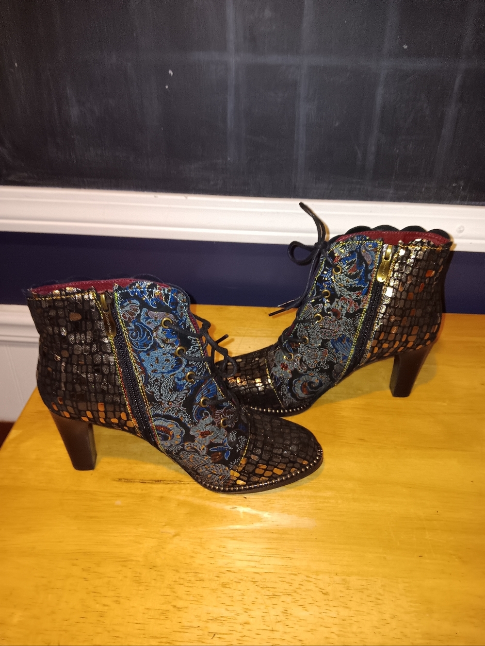 L'Artiste Leather & Canvas Embroidered Zip Heeled Ankle Boots Size 39